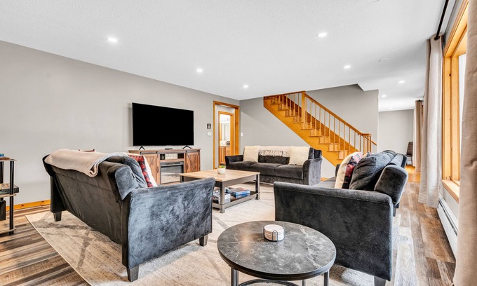 Hanover House | Newly Renovated | Sunday River | Hot Tub
