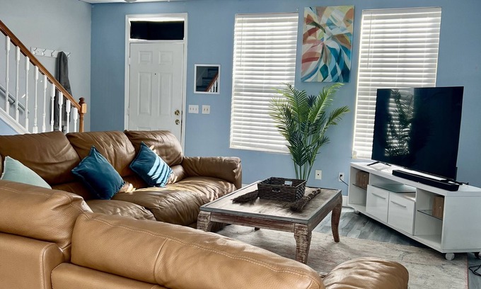 Holden-Paramore House | newly renovated, three-bed stylish town house walking distance to camping world