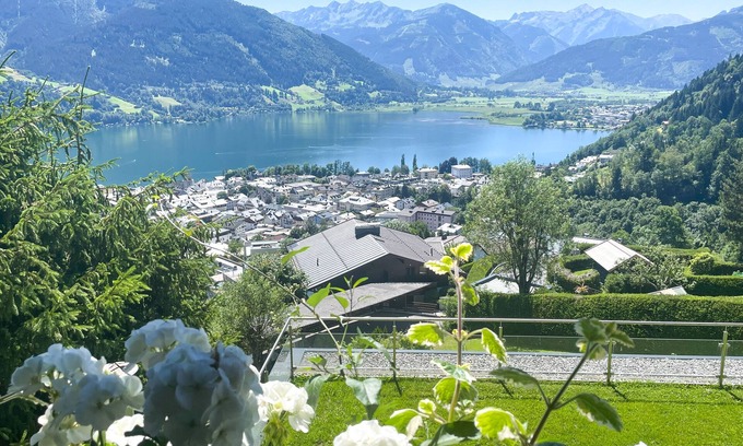 Zell am See Apartment | Newly renovated vacation apartment with fantastic lake view