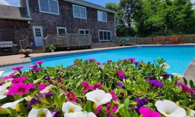 Westhampton House | Newly renovated Westhampton escape near beach