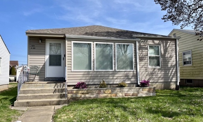 St. Charles House | Newly Updated Charming and Cozy Home near Historic Main Street in Frenchtown.