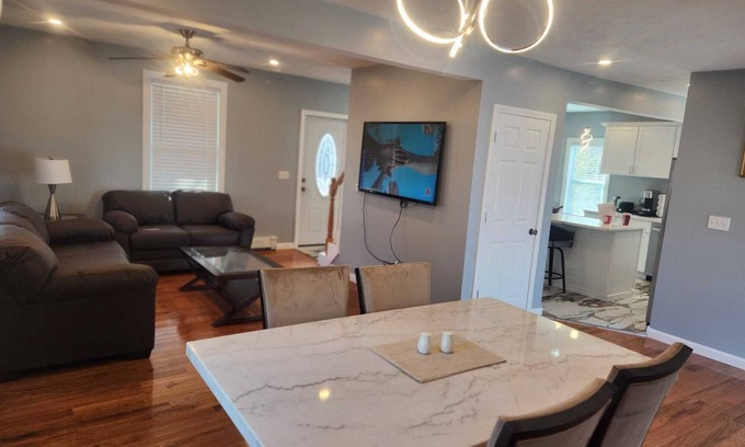 Worcester House | Newly updated/furnished 3 bedrooms house