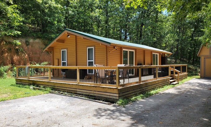 Rogers Cabin | Newly Updated Luxury Cabin on Beaver Lake
