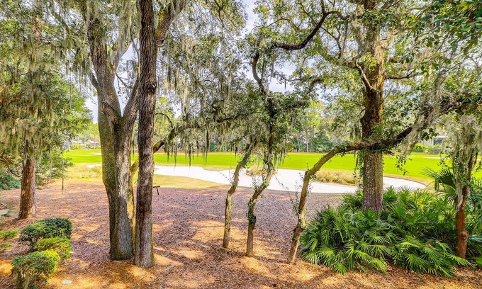 Sea Pines Condo | Newly updated Sea Pines retreat on golf course - Pool, Tennis/Pickleball Courts