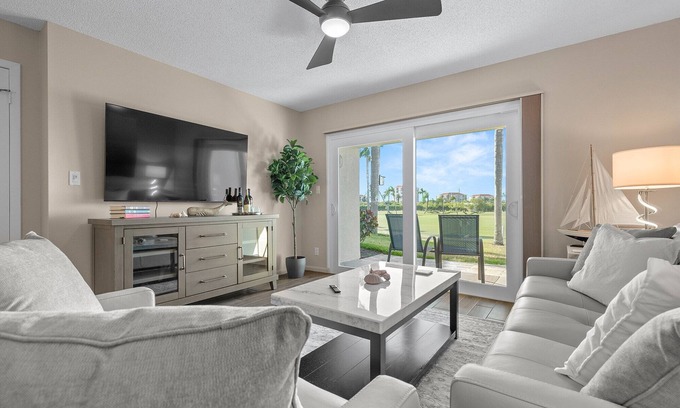 Isla del Sol Condo | Newly Updated St. Pete 2-BR Condo on Isla Del Sol