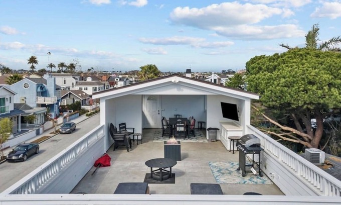 Balboa Peninsula House | Newport Beach 2 Bedroom Home/Beach/Roof Top