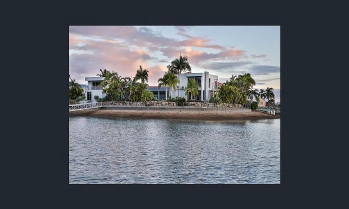 Newport House | NewPort Dream Quiet Island - No Party Maximum 9-10 People