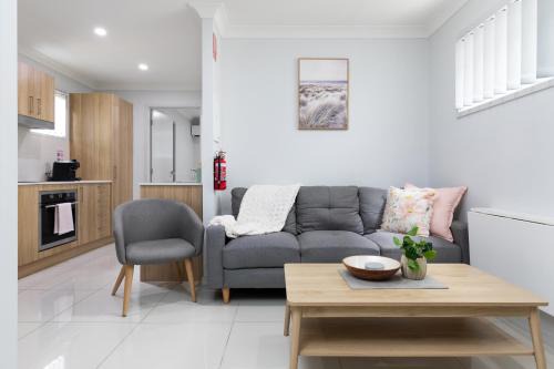 Rocklea Apartment | Next to a Disk Golf Course! Shops! AirCon! 339F1