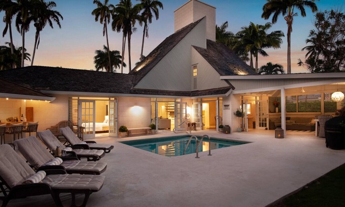 Porters House | NEXT TO BEACH STUNNING VILLA & POOL WITHIN LUSH TROPICAL PRIVATE GARDENS & GATES