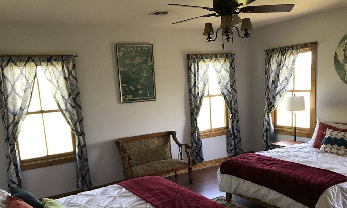 Fredericksburg House | Next to Becker Vineyards - Sleeps 8 - Hot Tub - Family Friendly