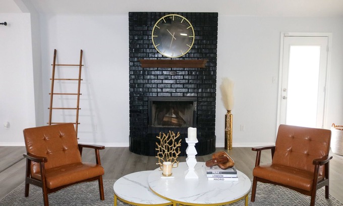 Killeen House | nFamily-sized home: 4 rooms, 2 bathrooms, garage, and patio.