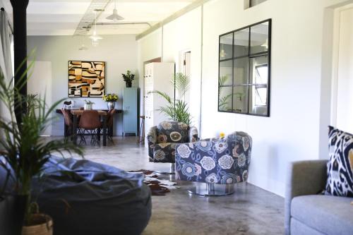 Drummond Apartment | Nguni Place - a self-catering, modern apartment.