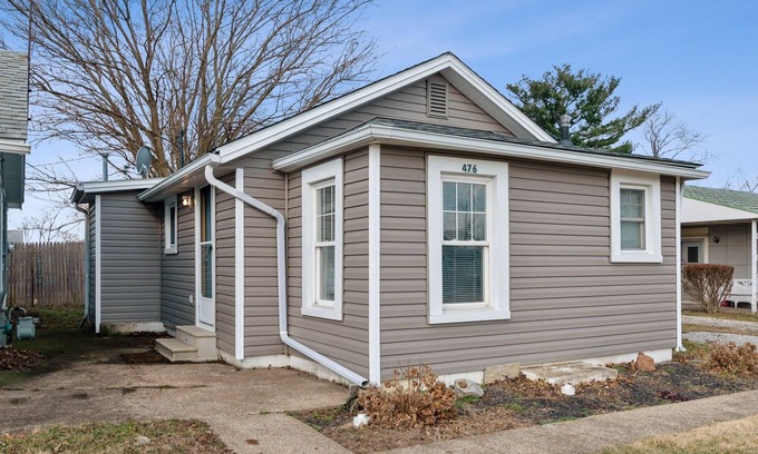 Vermilion House | Niagara Rd Cottage in perfect location to visit Lake Erie or Cleveland by RedAwning