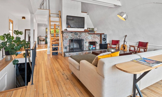 Beamsville House | Niagara Wine Country A-Frame