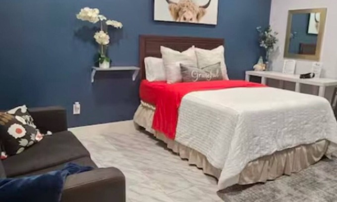 Sacramento Apartment | Nice 1 bedroom 1- bathroom studio in Sacramento with WiFi, AC. Enjoy your stay.