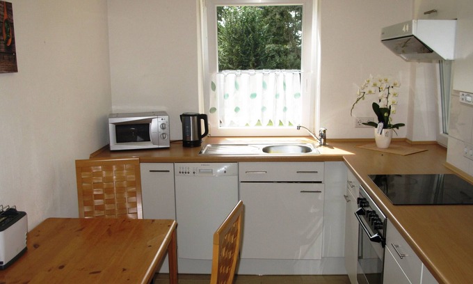 Hetterscheidt Apartment | nice 2 bedroom apartment near Dusseldorf, quiet and central location with sunny balcony