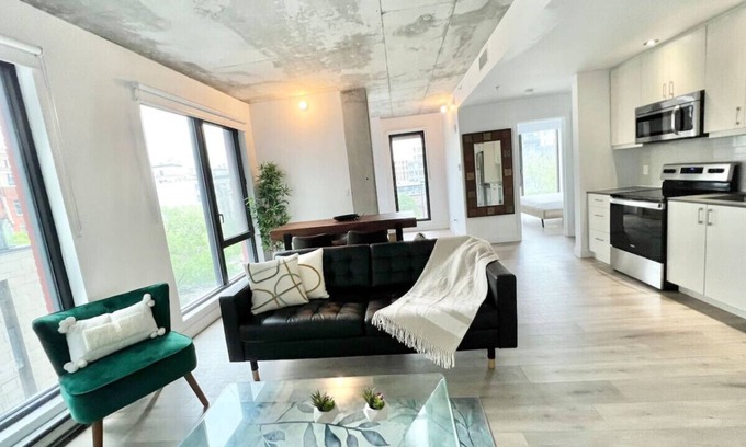Cite Multimedia Apartment | Nice 2-bedroom apt in Old Port, featuring stylish decor modern amenities and a fantastic location.