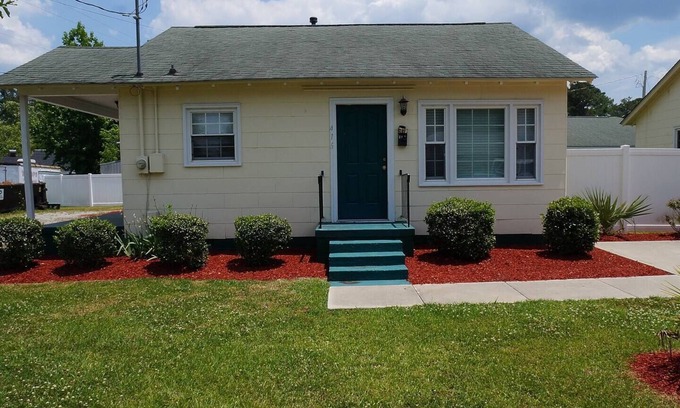 New Bern Cottage | Nice 2 BR Cottage Near Downtown WIFI and Kitchennn