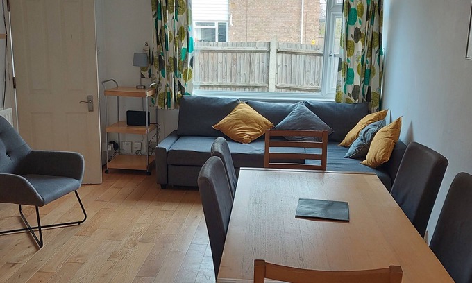Abbey House | Nice 3 Bedroom2 Bathroom House - 8 min walk to tube station