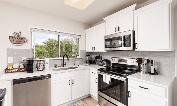Converse House | Nice 3BR/2BA house in amazing San Antonio, close to Randolph AFB with no stairs