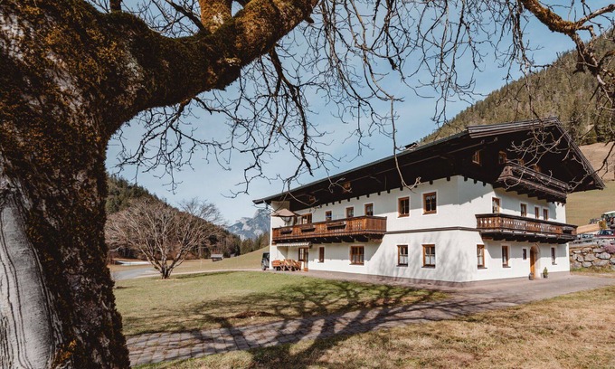 Sankt Martin bei Lofer Villa | Nice apartment in villa for 2 people with TV, balcony and pets allowed