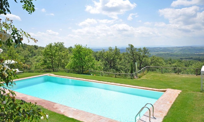 Castelnuovo Berardenga Apartment | Nice apartment for 3 people with pool, WIFI, pets allowed, panoramic view and parking