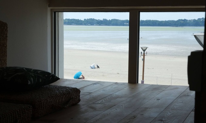 Saint-Michel-en-Greve Apartment | Nice apartment facing the large beach and sunsets