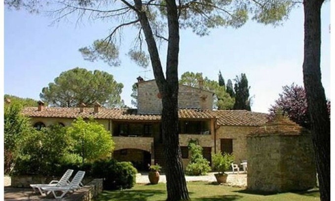 Colle di Val d'Elsa House | Nice apartment in villa for 2 guests with pool, TV, patio, pets allowed and parking