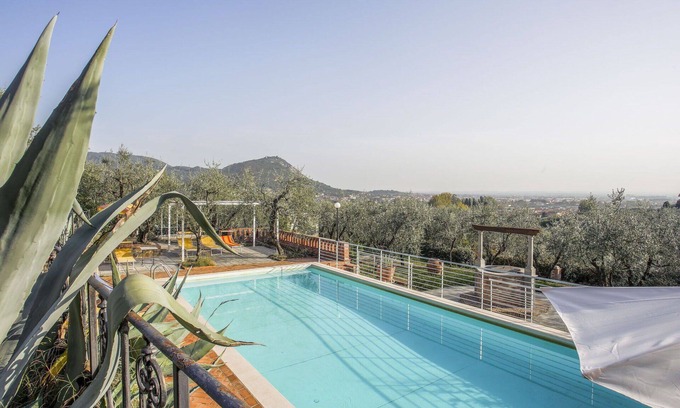 Pieve a Nievole Apartment | Nice apartment for 6 guests with hot tub, WIFI, pool, TV, patio, pets allowed and parking