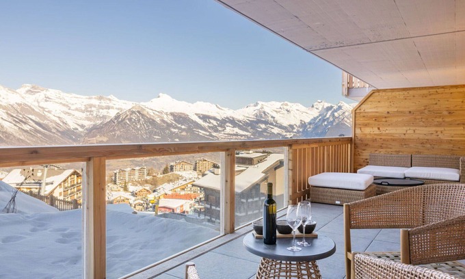 Nendaz Apartment | Nice apartment for 6 guests with hot tub, WIFI, TV and balcony