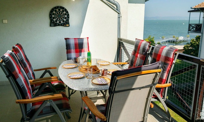 Balatonoszod Apartment | Nice apartment for 9 guests with WIFI, A/C, TV, balcony and parking