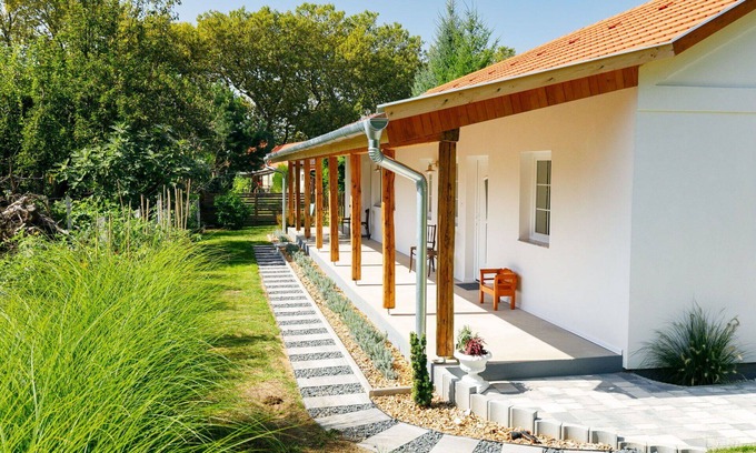 Balatonszemes Apartment | Nice apartment for 6 people with A/C, WIFI, TV, patio and parking