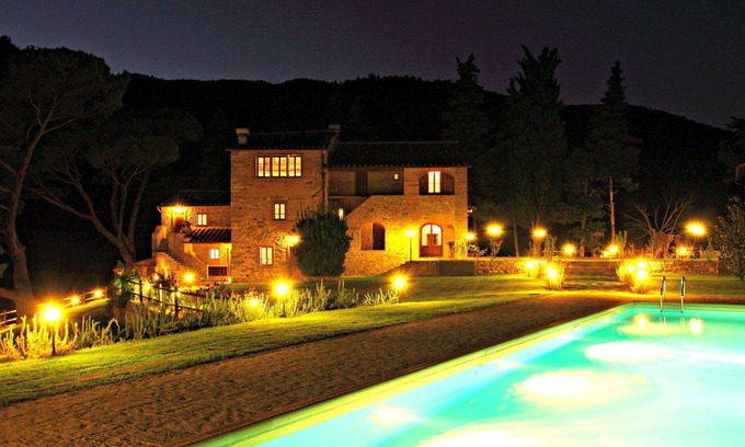 Dicomano Apartment | Nice apartment for 2 people with WIFI, pool, TV, pets allowed and parking