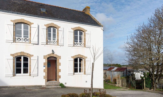 Carnac Apartment | Nice apartment for 2 people with WIFI, TV, patio, pets allowed and parking