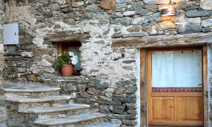 Arvier Apartment | Nice apartment for 2 people with TV, patio and parking