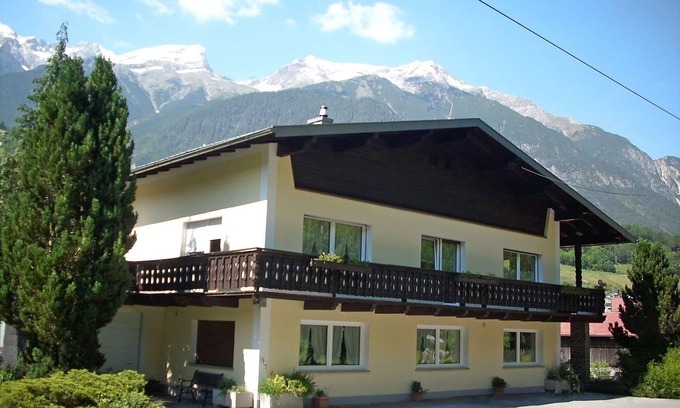 Pians Apartment | Nice apartment for 4 guests with WIFI, TV, patio, pets allowed, panoramic view and parking