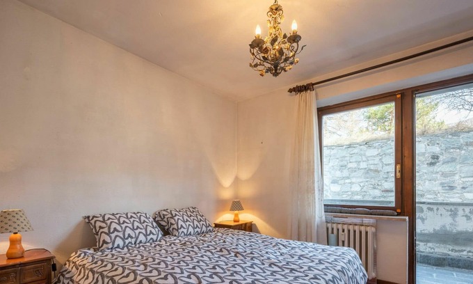 Oulx Apartment | Nice apartment for 4 guests with TV, terrace, pets allowed and parking