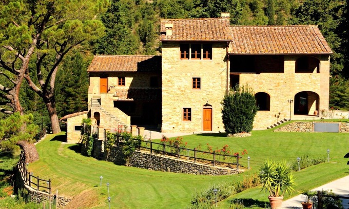 Dicomano Apartment | Nice apartment for 4 people with pool, WIFI, TV, pets allowed and parking