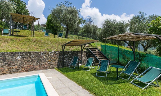 Pescia Apartment | Nice apartment for 4 people with WIFI, pool, patio and pets allowed
