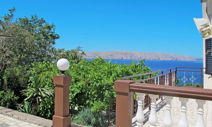 Vratarusa Apartment | Nice apartment for 4 people with WIFI, A/C, TV, patio and pets allowed