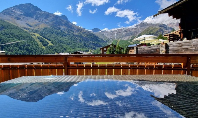 Saas-Fee Apartment | Nice apartment for 5 people with hot tub, WIFI, TV and balcony
