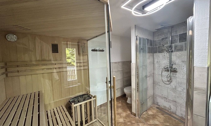 Grossschoenau Apartment | Nice apartment for 5 guests with WIFI, hot tub, TV, patio, pets allowed and parking
