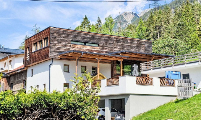 Flirsch Apartment | Nice apartment for 5 people with WIFI, TV, patio, pets allowed and parking