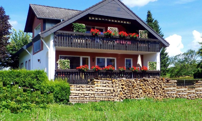 Friesenheim Apartment | Nice apartment for 6 people with WIFI, TV, patio and parking