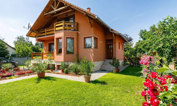 Fonyodliget Apartment | Nice apartment for 6 guests with WIFI, A/C, TV, patio and parking