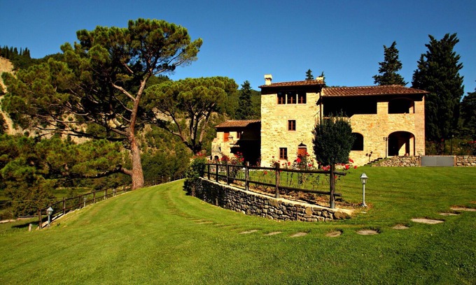Dicomano Apartment | Nice apartment for 6 people with pool, WIFI, TV, pets allowed and parking
