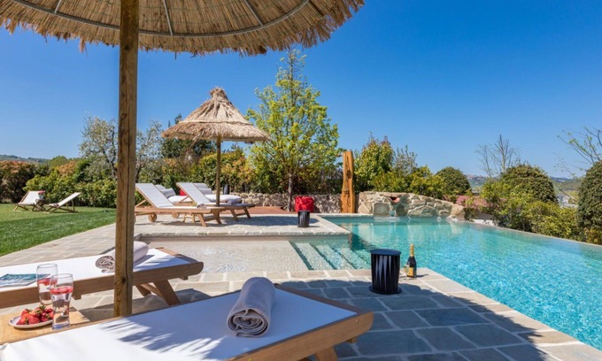 Po' Bandino Villa | Nice apartment in villa with pool, hot tub, WIFI, A/C, TV, veranda, panoramic view and parking