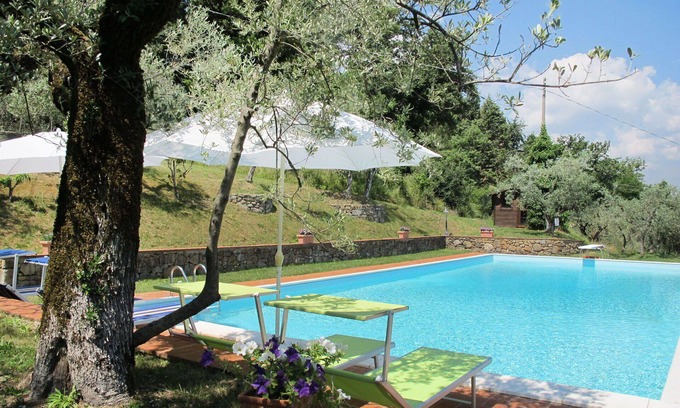 Montevarchi Villa | Nice apartment in villa for 4 people with pool, WIFI, TV, patio and pets allowed