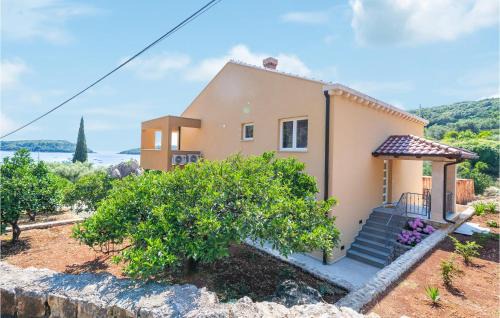 Molunat House | Nice Apartment In Molunat With Wifi
