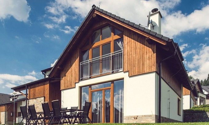 Lipno nad Vltavou House | Nice apartment in villa for 11 people with WIFI, TV, terrace and pets allowed